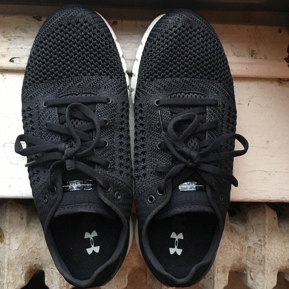 NEVER WORN Under Armour Sneakers